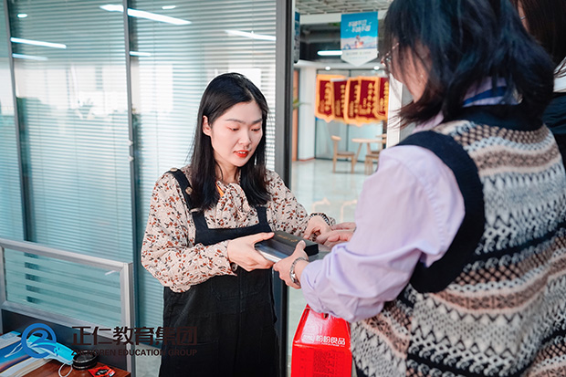 正仁教育集团丨女神节的仪式感