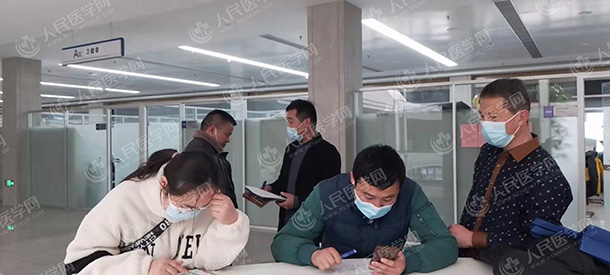 人民医学网南阳校区-医师资格审核服务现场